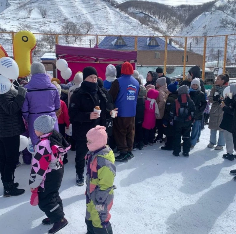 День двора провели в Невельске по ул. Победы