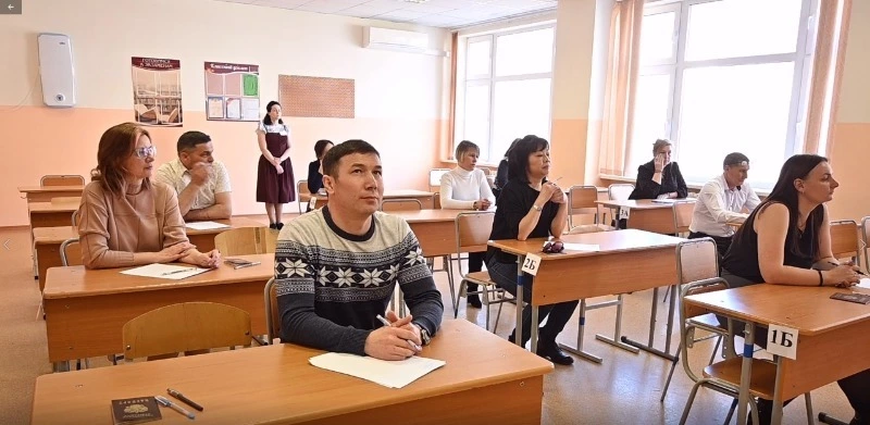 Родители поменялись местами с выпускниками и сдали ЕГЭ