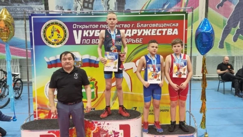 Невельские борцы завоевали пять медалей на представительном турнире в Благовещенске