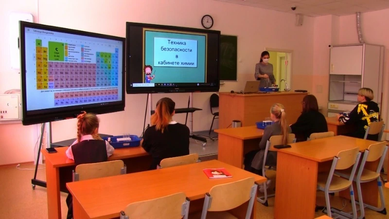 «Нахимичили» и узнали много интересного: «Точка роста» в СОШ № 3 г. Невельска