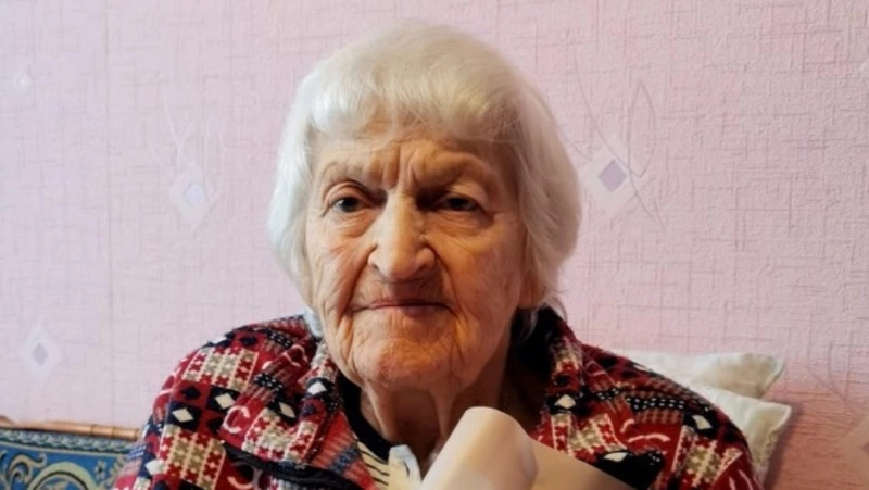 Десять лет до целого века: в Невельске поздравили долгожительницу