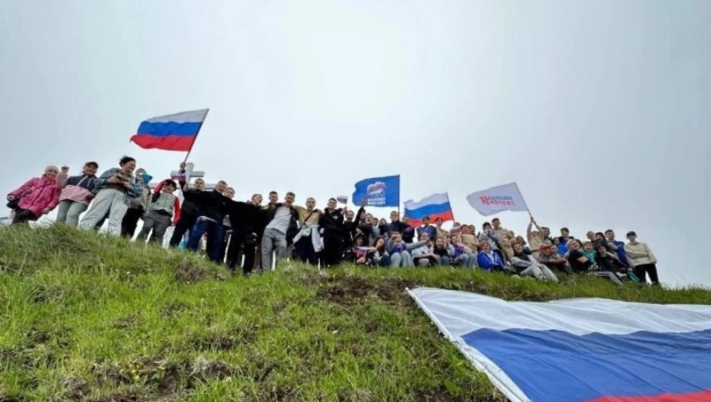 Патриотическое восхождение в честь празднования Дня России