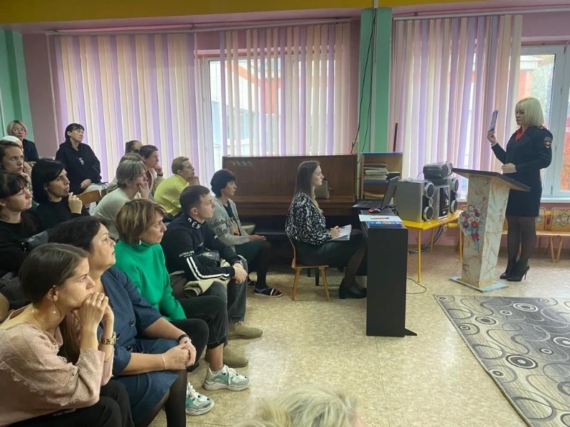 Невельские автоинспекторы приняли участие в родительском собрании в д/с «Журавушка"
