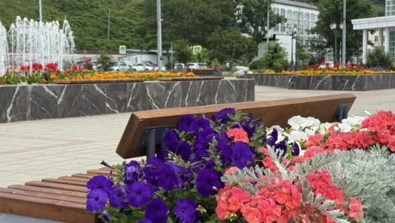 В Невельске завершили масштабное благоустройство центральной площади и набережной