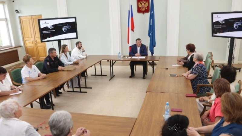 Сахалинские серебряные волонтеры помогают следить за безопасностью на улицах