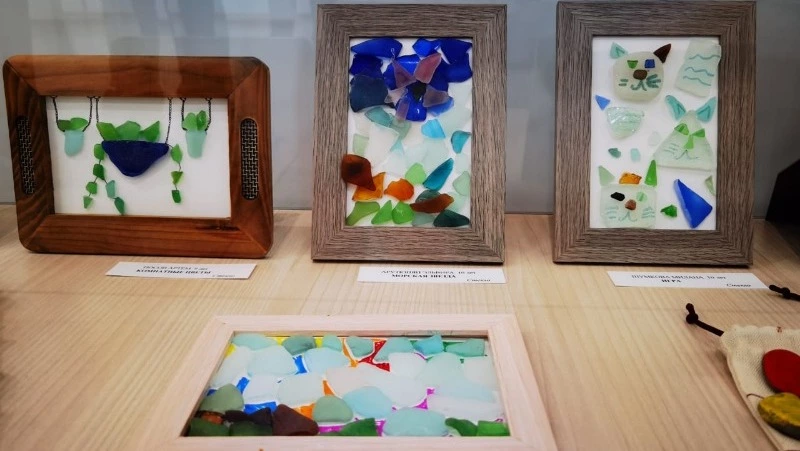 Выставка рисунков арт-студии «Палитра» «Волшебные истории»