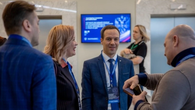 Сахалинские организаторы патриотической работы встретились с коллегами из ДФО 