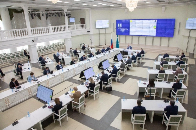 Валерий Лимаренко поставил задачу отремонтировать нуждающиеся в ремонте подъезды