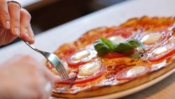 Вкусный и сытный пирог из лаваша на сковороде: идеальное блюдо на завтрак