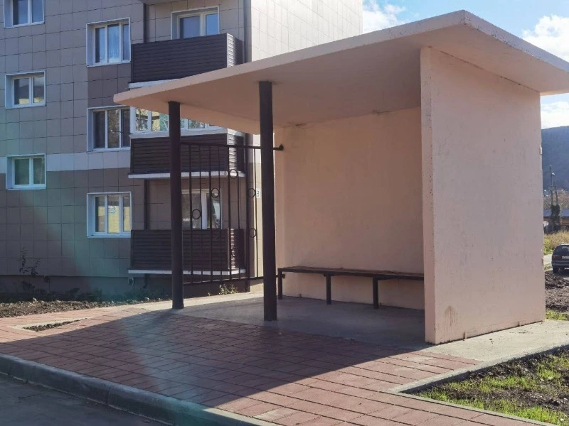 В с. Горнозаводск установили новый остановочный павильон
