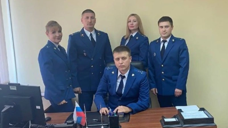 Сотрудники Невельской городской прокуратуры отметили 300-ю годовщину со дня образования прокуратуры России