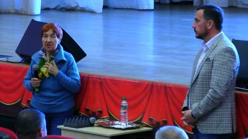 1 ноября прошла встреча мэра Невельского района Алексея Шабельника с населением