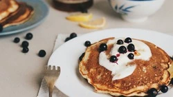 Тещины вечерки — пятый день Масленицы 2024: вкусные блины без глютена