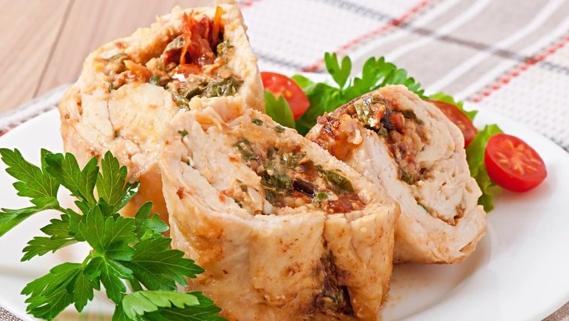 Вкусный ПП ужин: рулет из курицы с сыром