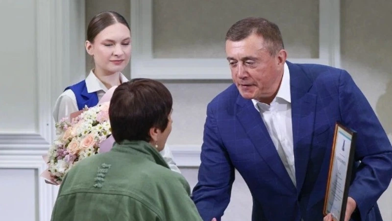 Губернатор Валерий Лимаренко поздравил заслуженных работников отрасли с предстоящим Днем рыбака