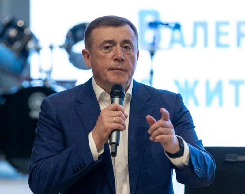 Оснащение поликлиники, обновление дорог и капитальный ремонт домов