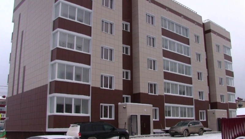 Новый пятиэтажный дом на улице Ленина  г. Невельска готовится к сдаче