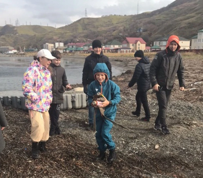 На территории базы парусного спорта прошла экологическая акция.