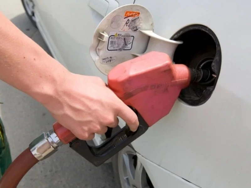 Губернатор Сахалина инициировал меры по сокращению очередей на АЗС